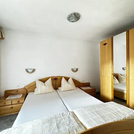 Haus Luxer شقة